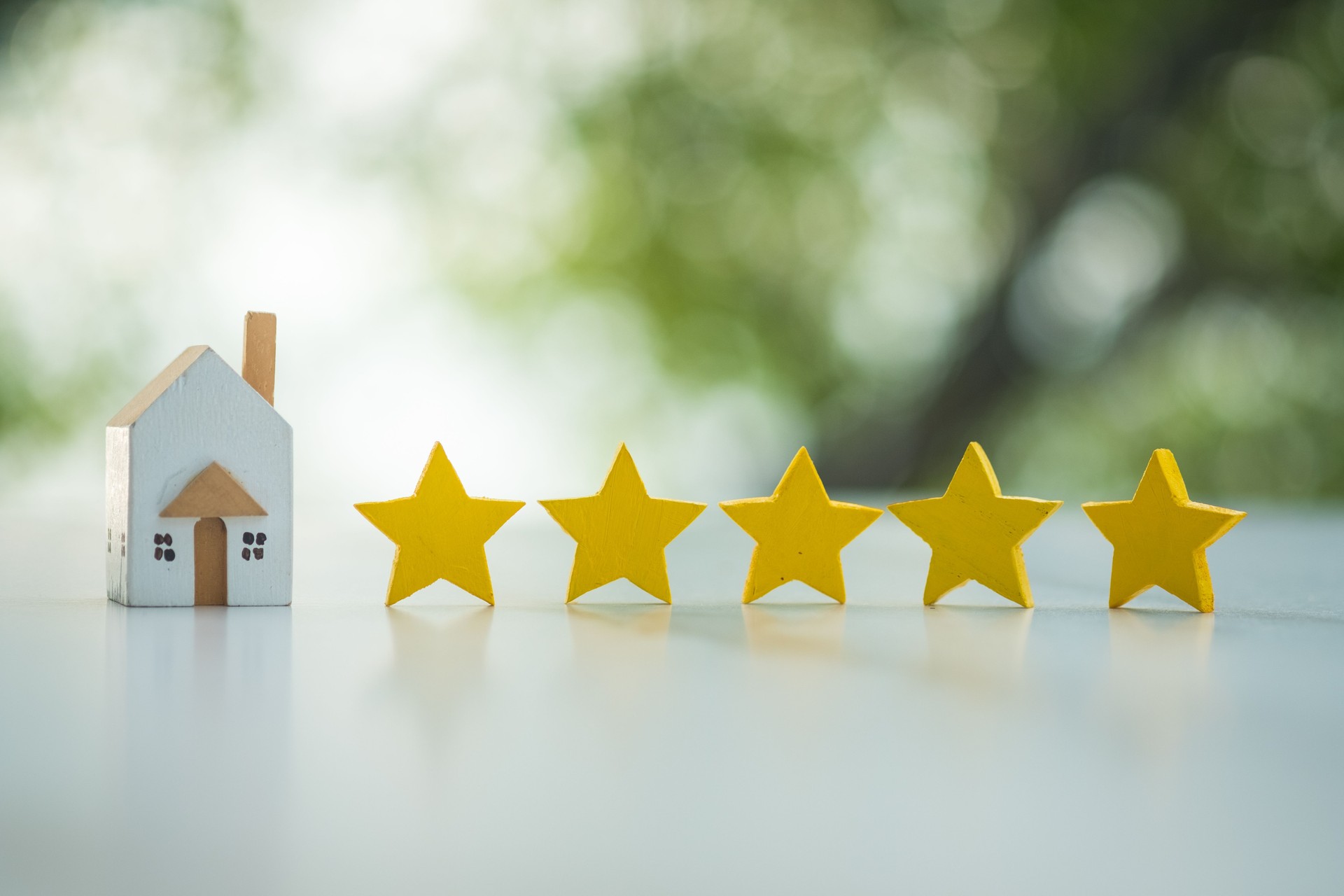 Wooden house and five stars. The best service and universal recognition, a high score.